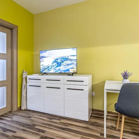 20th One Bedroom - Private Parking Included شقة *